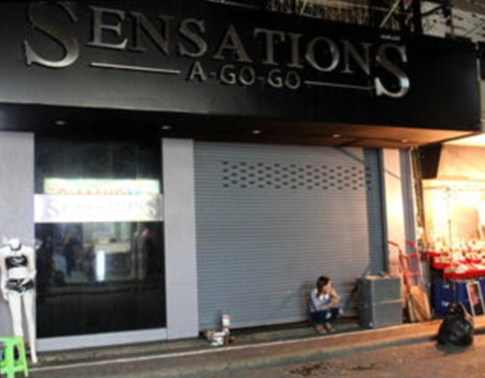 Nhiều người dân cho biết :'Họ cần công việc, họ phải làm việc để kiếm tiền nhưng họ tôn kính nhà vua hơn.' (Nguồn: Dailymail)