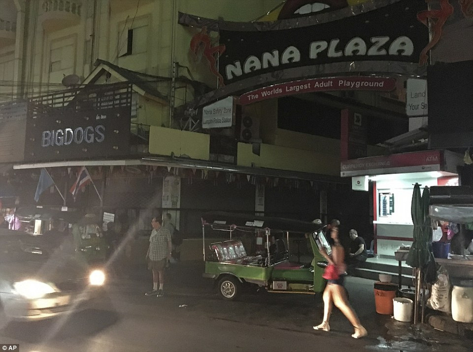 Khu phố đèn đỏ Nana Plaza ở Bangkok (Thái Lan). (Nguồn: Dailymail)