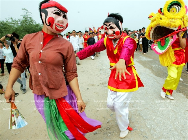 Máu dây rốn sau khi tiếp nhận được xử lý tạo ra tế bào gốc và lưu trữ ở điều kiện nitơ âm 150-196 độ C tại Ngân hàng Tế bào gốc (Viện Huyết học-Truyền máu Trung ương) để cấy ghép cho người bệnh có các chỉ số phù hợp. (Ảnh: Dương Ngọc/TTXVN) 