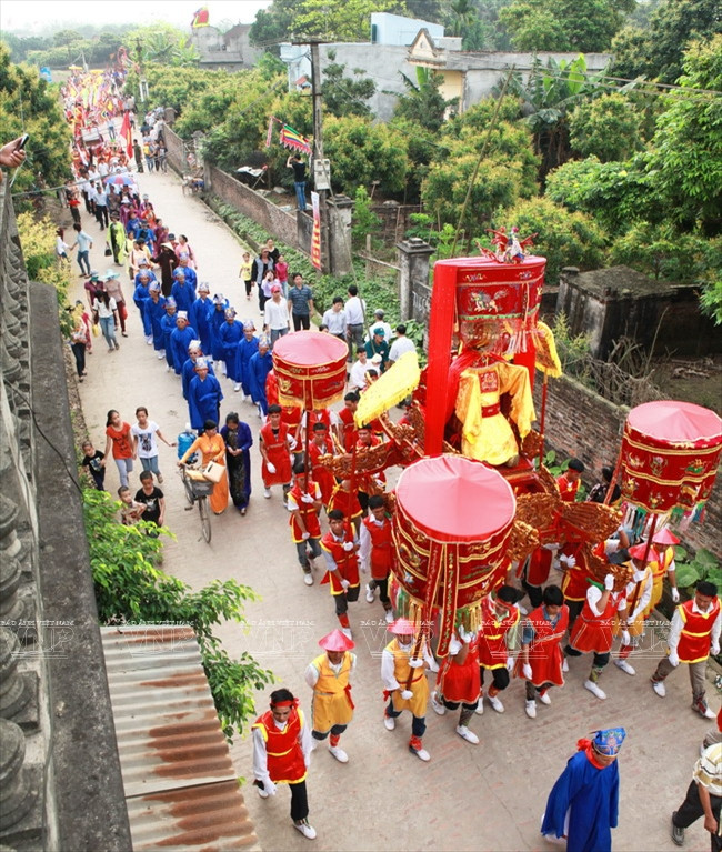 Kiểm tra các thông số sức khỏe của bệnh nhân sau ghép thận tại bệnh viện hạng đặc biệt, bệnh viện Đa khoa Trung ương Huế với nhiều trang thiết bị y tế hiện đại . (Ảnh: Dương Ngọc/TTXVN)