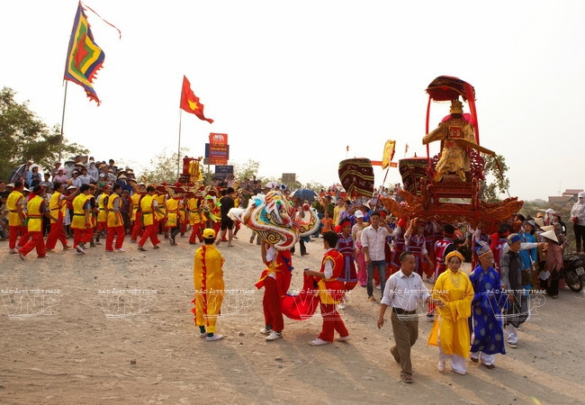  Xử lý các mẫu máu dây rốn để chiết tách tế bào gốc đưa vào lưu trữ tại Trung tâm Tế bào gốc (Viện Huyết học-Truyền máu Trung ương). (Ảnh: Dương Ngọc/TTXVN) 