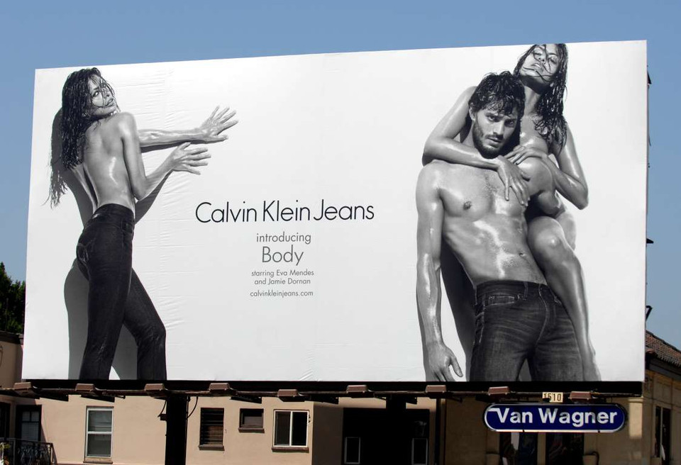 Ngôi sao của '50 sắc thái' Jamie Dornan và Eva Mendes trong bộ sưu tập của Calvin Klein năm 2009. (Nguồn: Splash News) 