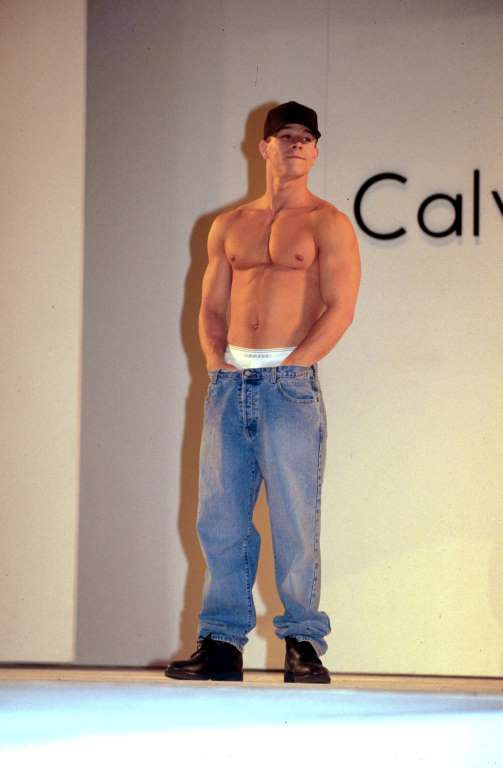 Mark Wahlberg tham gia một buổi trình diễn của Calvin Klein. (Nguồn: REX)