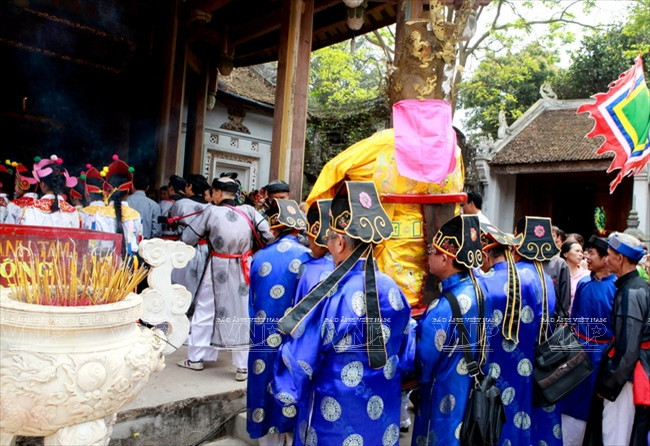  Ghép tế bào gốc điều trị cho bệnh nhân mắc các bệnh về máu tại Trung tâm Tế bào gốc (Viện Huyết học-Truyền máu Trung ương). (Ảnh: Dương Ngọc/TTXVN) 