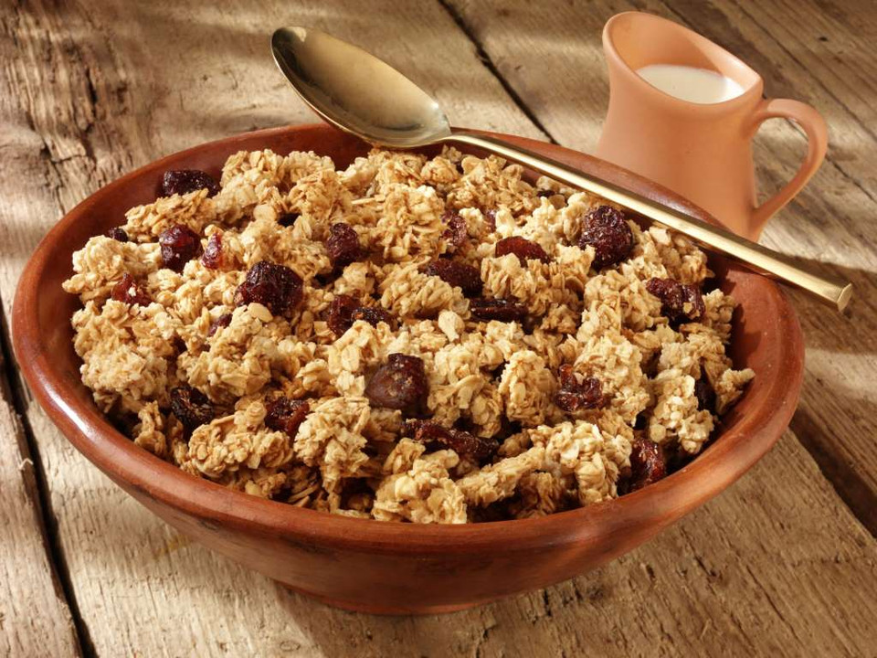 Hạnh nhân trong Granola đem tới nguồn năng lượng đáng kể cho những người luyện tập vất vả. (Nguồn: REX)