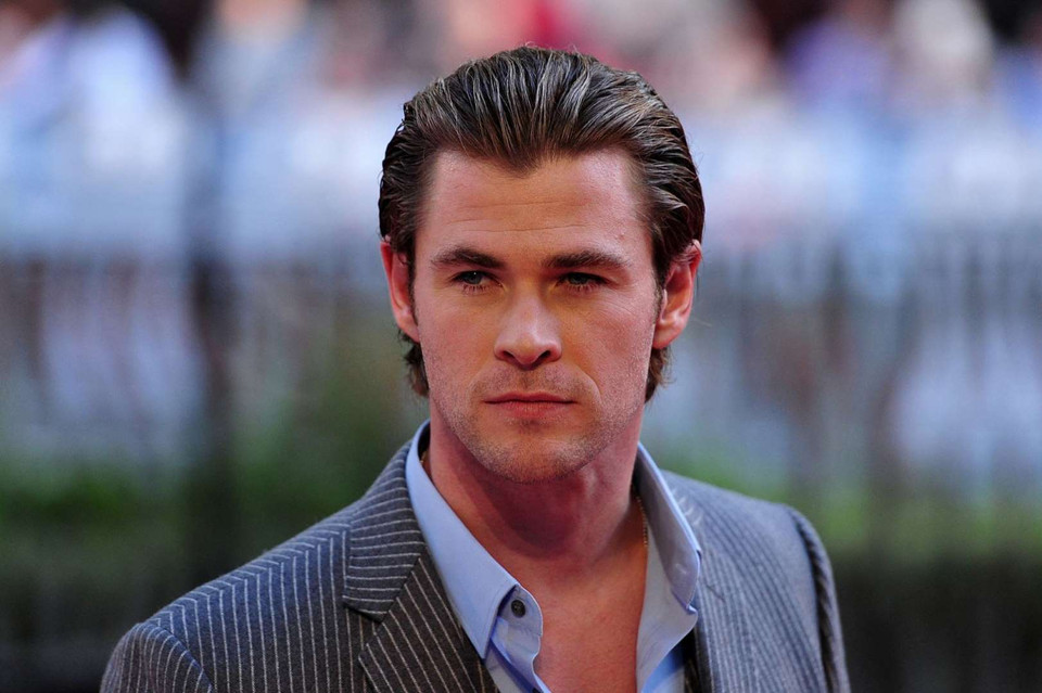 Nam diễn viên 31 tuổi người Australia, Chris Hemsworth, đã đánh bại nhiều ứng viên nặng ký để trở thành người đàn ông quyến rũ nhất.