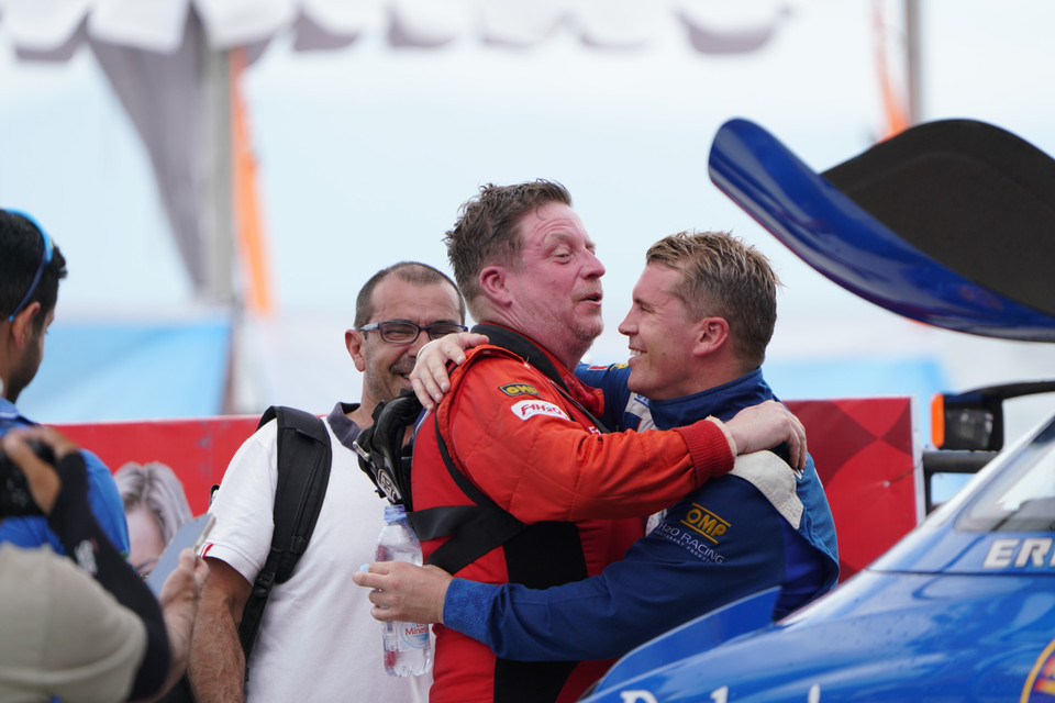 Sau màn tranh tài trên “đường đua xanh.” (Ảnh do Ban Tổ chức cung cấp)