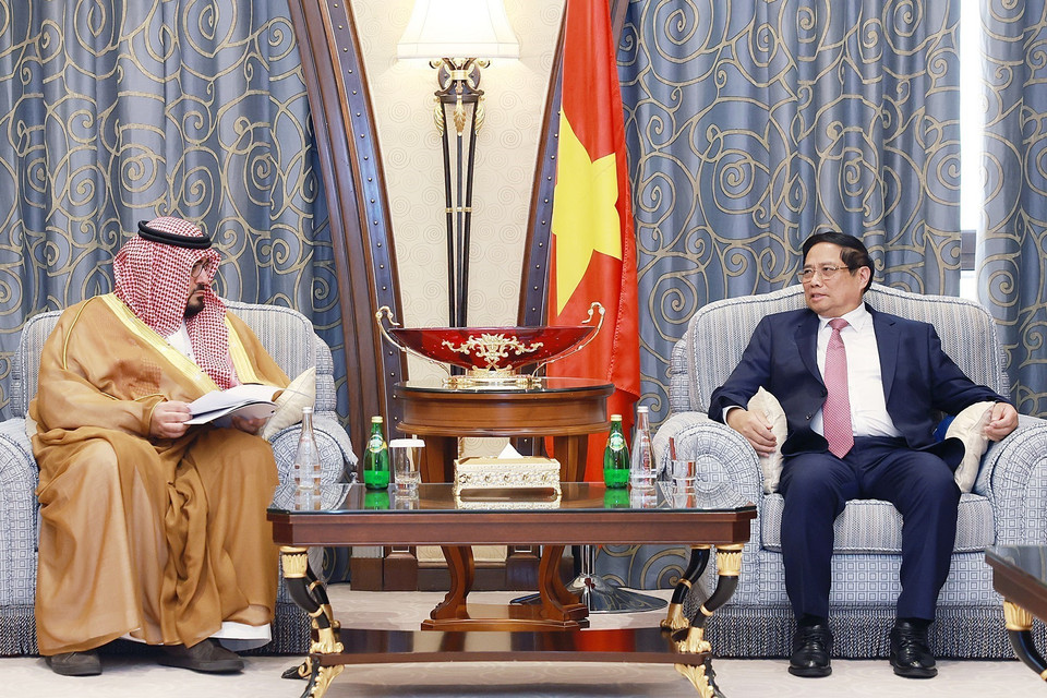 Thủ tướng Phạm Minh Chính tiếp Bộ trưởng Kinh tế và Kế hoạch Saudi Arabia Faisal Al-Ibrahim. (Ảnh: Dương Giang/TTXVN)