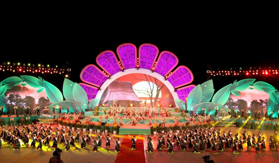 Chương trình nghệ thuật chào mừng Festival hoa Đà Lạt 2015. (Ảnh: Phạm Kha/TTXVN) 