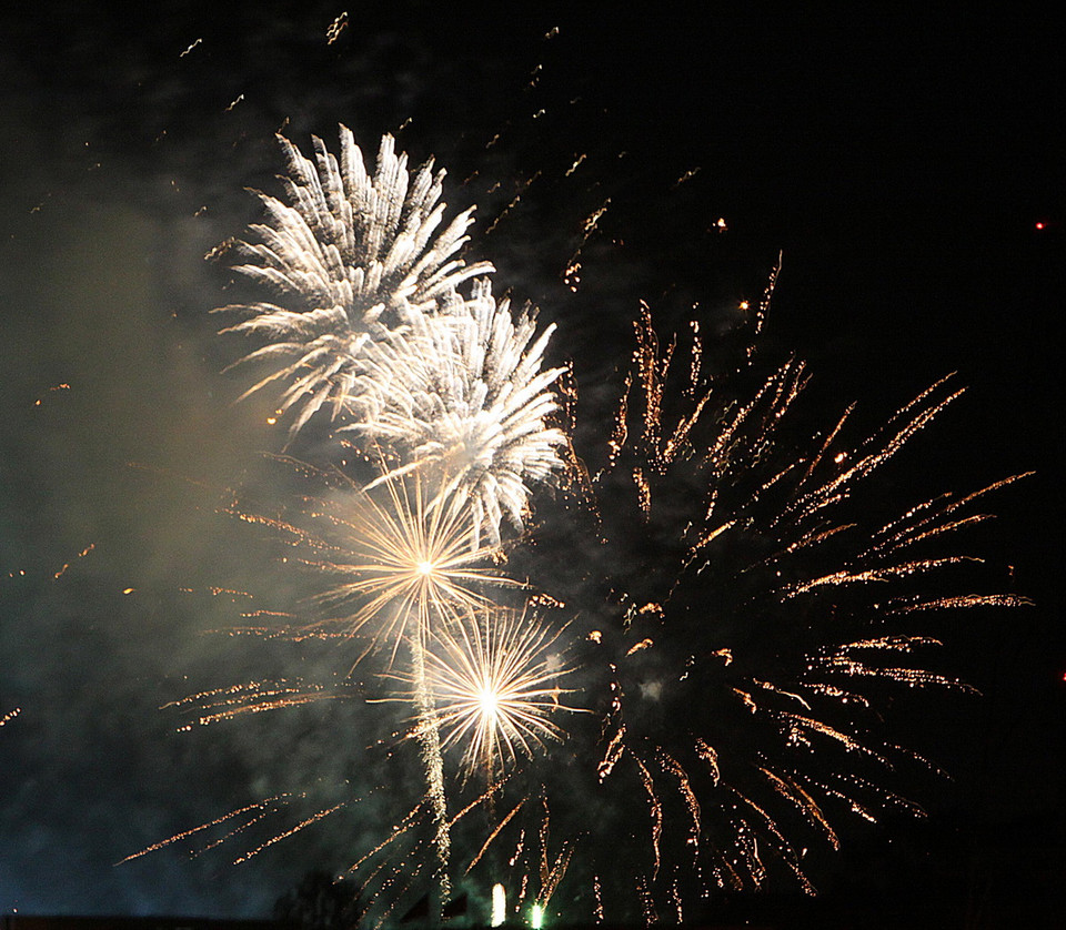 Bắn pháo hoa chào mừng Festival hoa Đà Lạt 2015. (Ảnh: Dương Giang/TTXVN) 