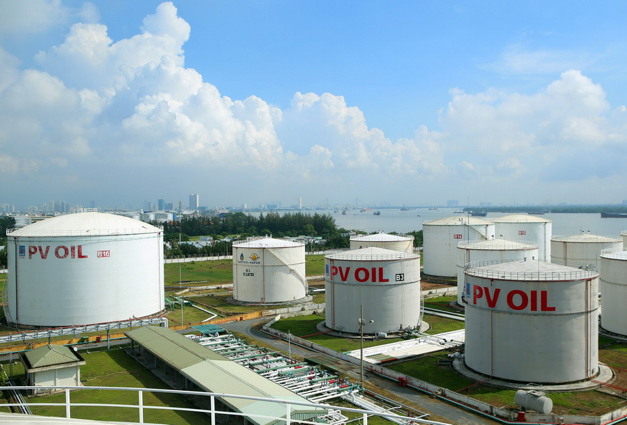 Kho xăng dầu Nhà Bè của Pv Oil. (Ảnh: Huy Hùng/TTXVN)
