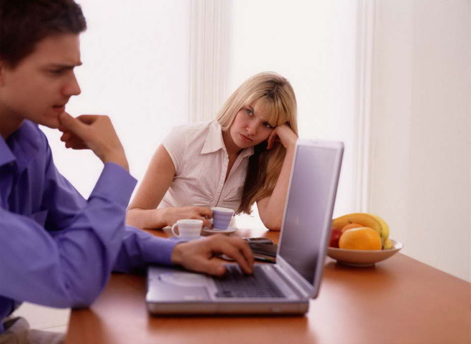 Làm việc suốt ngày đêm có thể giúp bạn thăng tiến trong sự nghiệp. Tuy nhiên, điều đó sẽ ảnh hưởng xấu tới cuộc hôn nhân của bạn. (Nguồn: Rex)