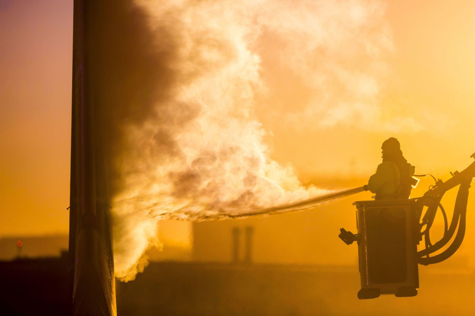 'Tác phẩm mùa Đông' của Christopher Martin. Ông từng đoạt giải thưởng nhiếp ảnh châu Mỹ nhờ bức ảnh chụp một chiếc máy bay đang bị đóng băng ở Sân bay quốc tế Calgary, Canada. (Nguồn: Sputniknews)