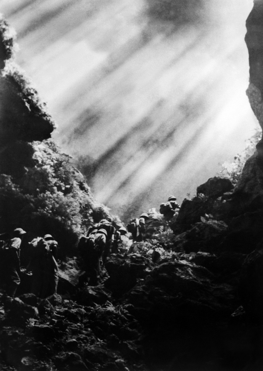  Tác phẩm “Xẻ dọc Trường Sơn đi cứu nước” - giải thưởng Nhà nước năm 2007. (Ảnh: Nguyễn Minh Trường/TTXVN)