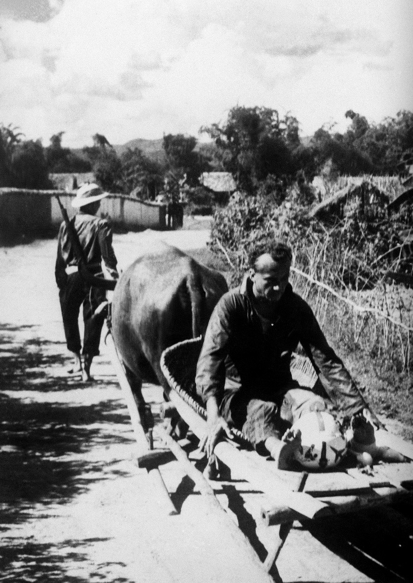 Tác phẩm “Từ Thần Sấm xuống xe trâu” - giải thưởng Nhà nước năm 2007. (Ảnh: Văn Bảo/TTXVN)