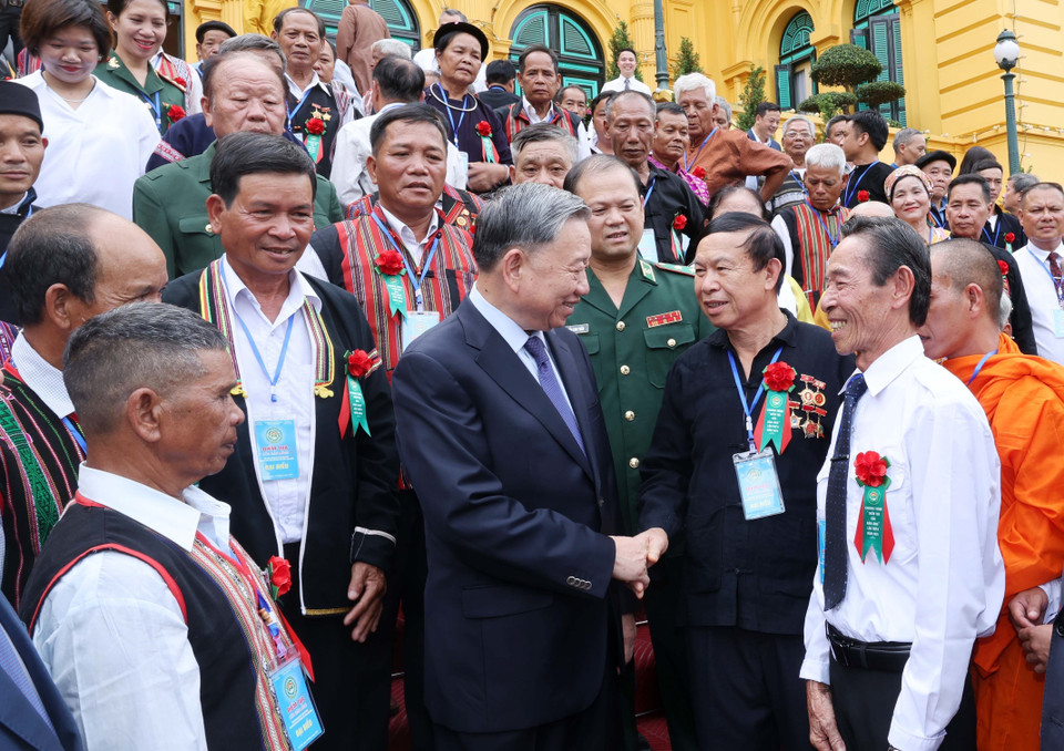 Chủ tịch nước Tô Lâm với các đại biểu. (Ảnh: Nhan Sáng/TTXVN)