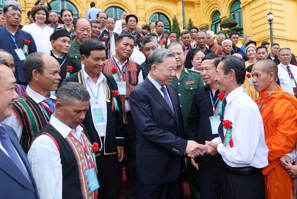 Chủ tịch nước Tô Lâm với các đại biểu. (Ảnh: Nhan Sáng/TTXVN)