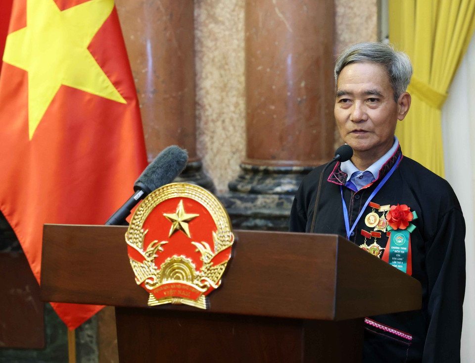 Già làng Hù Chà Thá, người có uy tín trong đồng bào dân tộc huyện Mường Nhé, tỉnh Điện Biên phát biểu. (Ảnh: Nhan Sáng/TTXVN)