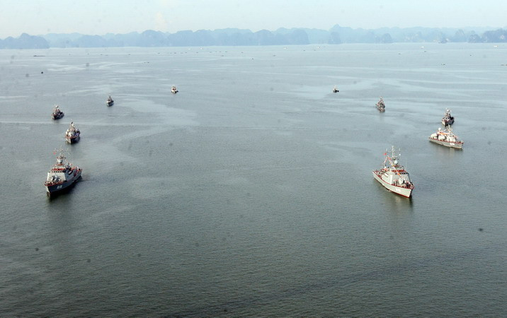 Các tàu chiến của Quân chủng Hải quân tham gia lễ tưởng niệm. (Ảnh: Trọng Đức/TTXVN)