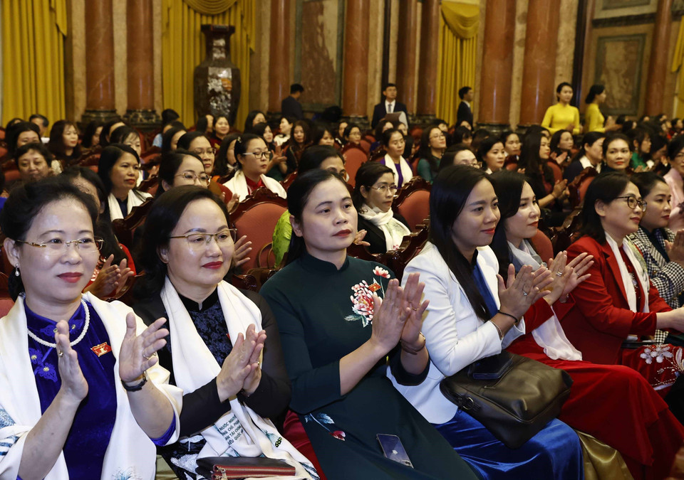Các nữ đại biểu tham dự buổi gặp mặt tại Phủ Chủ tịch, chiều 20/10/2022. (Ảnh: Thống Nhất/TTXVN)