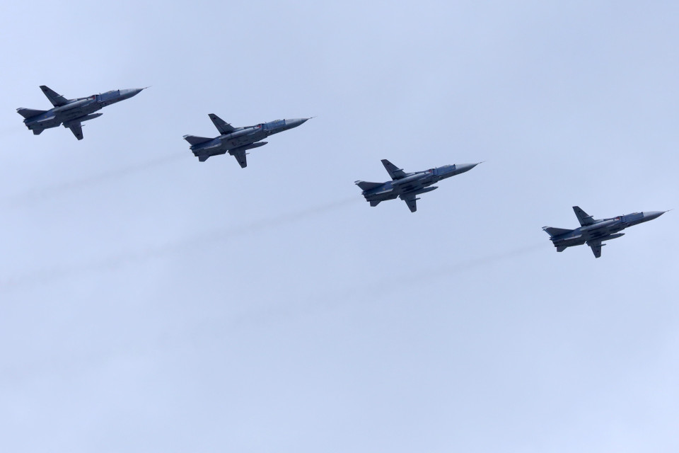 Biên đội máy bay cường kích Su-24 tham gia duyệt binh. (Ảnh: Duy Trinh/TTXVN)