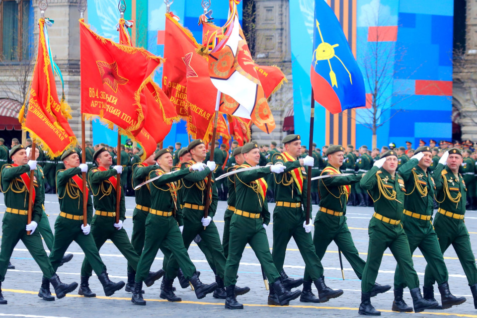 Đội hình duyệt binh diễu hành qua lễ đài. (Ảnh: Trần Hiếu/TTXVN)