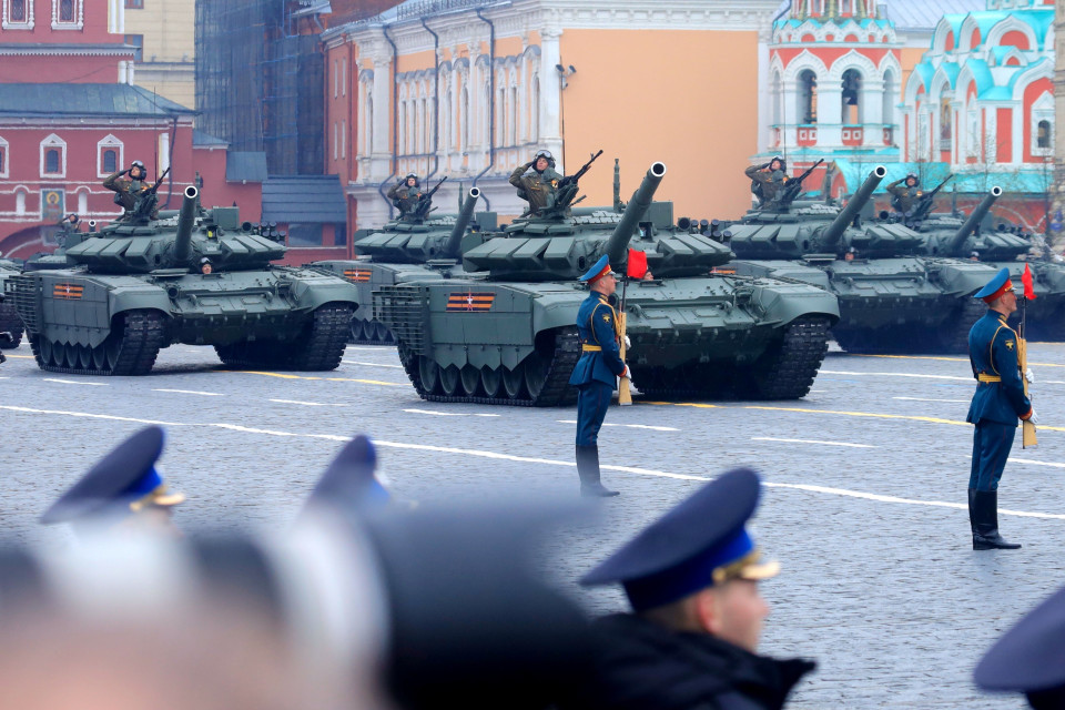 Đội hình xe tăng tiến vào quảng trường Đỏ. Ảnh: (Trần Hiếu/TTXVN)