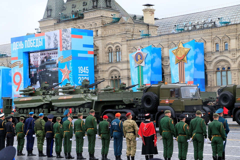 Đội hình xe thiết giáp không người lái Uran-9 là một trong những đơn vị chiến đấu ứng dụng trí tuệ nhân tạo đầu tiên của quân đội Nga. (Ảnh: Trần Hiếu/TTXVN)