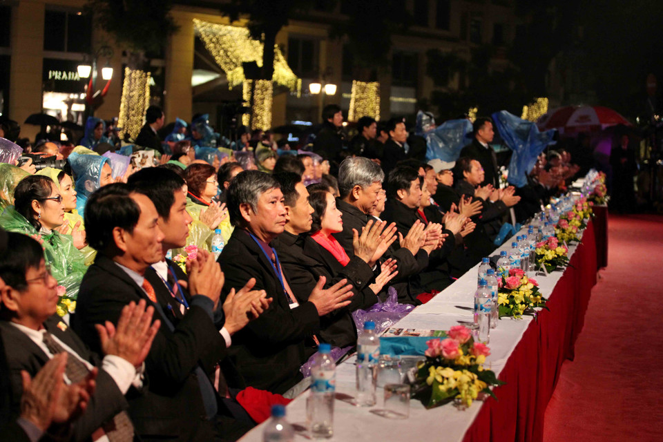 Trước thềm năm mới Bính Thân, Chủ tịch nước chúc toàn thể đồng bào, những người Việt Nam ở xa Tổ quốc, một năm mới sức khỏe, hạnh phúc và thành đạt; chúc khối đại đoàn kết toàn dân tộc Việt Nam không ngừng được củng cố, tăng cường. (Ảnh: Doãn Đức/Vietnam+)