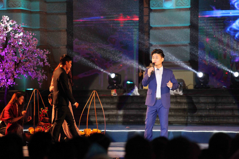 Một số tiết mục văn nghệ trong chương trình. (Ảnh: Doãn Đức/Vietnam+)