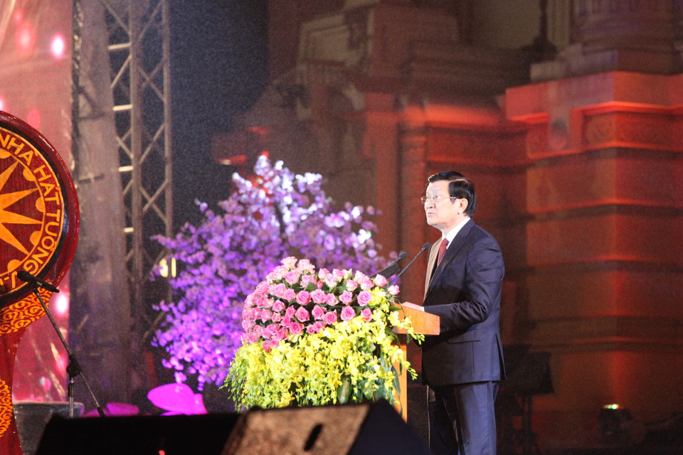 Phát biểu tại chương trình, Chủ tịch nước Trương Tấn Sang cho biết: ‘Cùng với sự phát triển của đất nước, trong năm qua, đồng bào ta ở nước ngoài đã cùng nhau chung sức xây dựng cộng đồng ngày càng đoàn kết, hội nhập vào đất nước nơi sinh sống, đạt được những thành công làm rạng danh dân tộc Việt Nam.’ (Ảnh: Doãn Đức/Vietnam+)