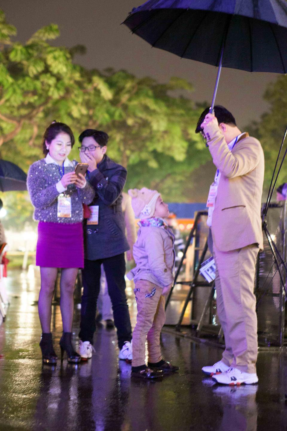 Hàng năm, cứ đến dịp Tết cổ truyền, nhiều bà con Việt kiều sinh sống tại 103 quốc gia và vùng lãnh thổ trên thế giới lại trở về quê cha đất tổ đón mừng năm mới. (Ảnh: Anh Quân/Vietnam+)