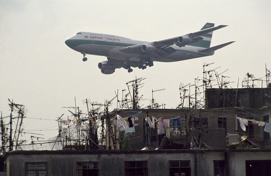 Mọi tòa nhà ở đây đều không được cao quá 13 hoặc 14 tầng để không cản trở đường bay của máy bay. (Nguồn: businessinsider)