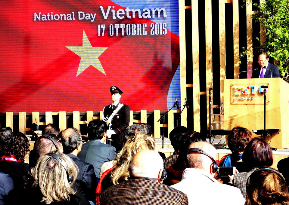 Bộ trưởng Bộ Văn hóa, Thể thao và Du lịch Hoàng Tuấn Anh phát biểu đáp từ sau lễ thượng cờ Việt Nam tại Expo Milan 2015. (Ảnh: Quang Thanh/Vietnam+)