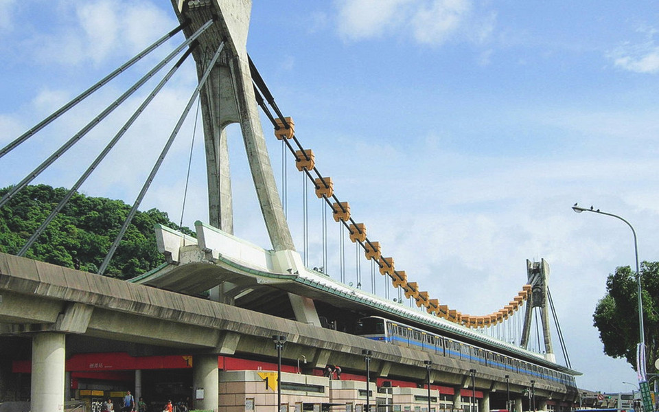 Nhà ga Jiantan, Đài Loan: Nhà ga này được mô phỏng theo 1 chiếc thuyền. Nhà ga Jiantan được xây trên cao tạo cảm giác giống như những ngọn núi liền kề. Mọi người có thể tàu điện di chuyển vào buổi tối, gần chợ đêm Shilin. (Nguồn: travelandleisure)