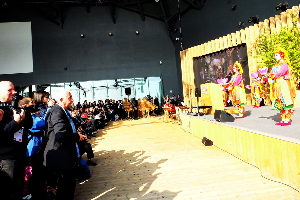 Truyền thông, quan khách Italy đặc biệt quan tâm đến sự kiện Ngày Quốc gia Việt Nam tại Expo Milan 2015. (Ảnh: Quang Thanh/Vietnam+)