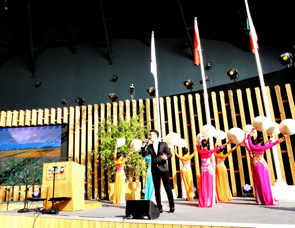 Các tiết mục nghệ thuật truyền thống, đương đại do các nghệ sỹ Việt Nam biểu diễn trong lễ khai mạc đã được các đại biểu khách mời và du khách tham dự nhiệt liệt tán dương. (Ảnh: Quang Thanh/Vietnam+)