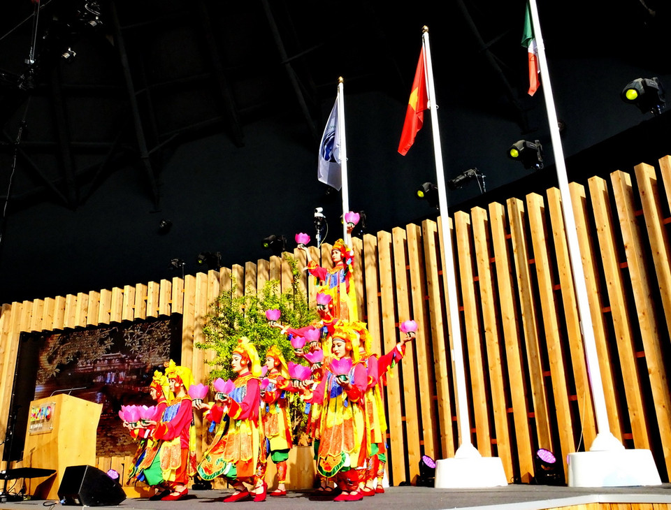 Các tiết mục nghệ thuật truyền thống, đương đại do các nghệ sỹ Việt Nam biểu diễn trong lễ khai mạc đã được các đại biểu khách mời và du khách tham dự nhiệt liệt tán dương. (Ảnh: Quang Thanh/Vietnam+)