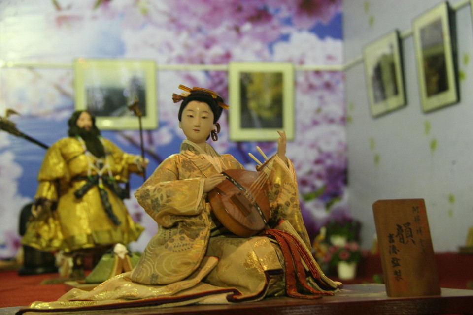 Triển lãm búp bê Nhật Bản trong khuôn khổ lễ hội. (Ảnh: Đặng Tuấn - TTXVN) 