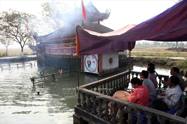  Để người xem cuốn hút vào những điệu múa rối thì ban nhạc cũng là một phần không thể thiếu. (Ảnh: Trần Thanh Giang/Báo ảnh Việt Nam)