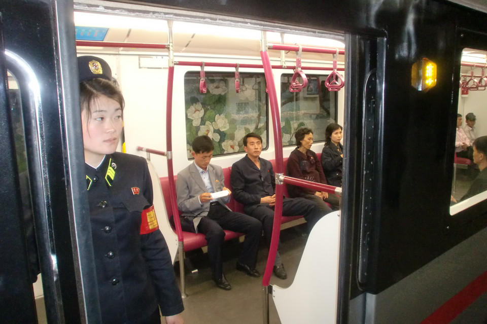 Các toa xe đã cũ do được sản xuất từ thập niên 1960. (Nguồn: Sputniknews)