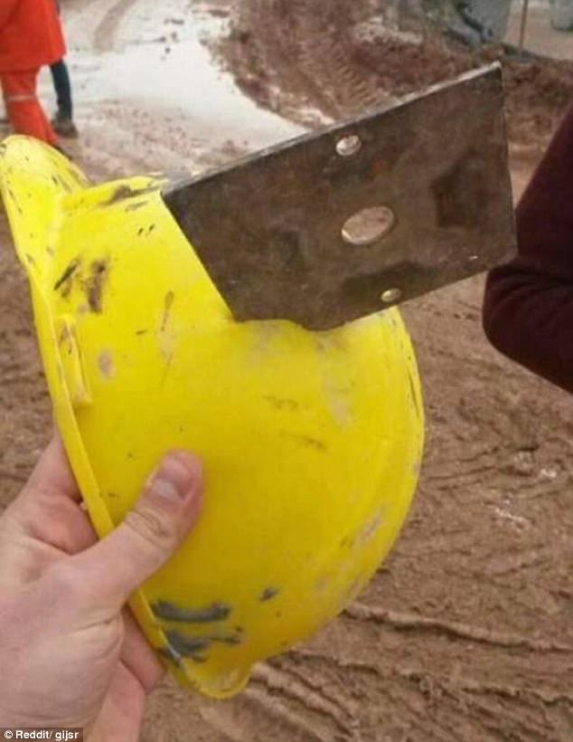 Chiếc mũ bảo hiểm cứu sống một công nhân xây dựng. (Nguồn: Dailymail)