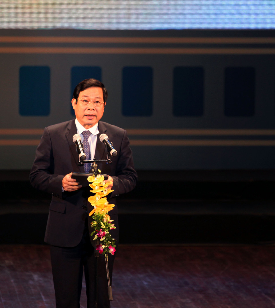 ‘Sau 5 tháng phát động, Ban tổ chức đã nhận được 1.489 tác phẩm và bộ ảnh, 113 tác phẩm phim phóng sự - tài liệu gửi tham gia dự thi của các tác giả là các nhà nhiếp ảnh, phóng viên cơ quan báo chí, các nhà làm phim...của các nước thành viên ASEAN,’ ông Nguyễn Bắc Son- Chủ tịch liên hoan cho biết. (Ảnh: Doãn Đức/Vietnam+)