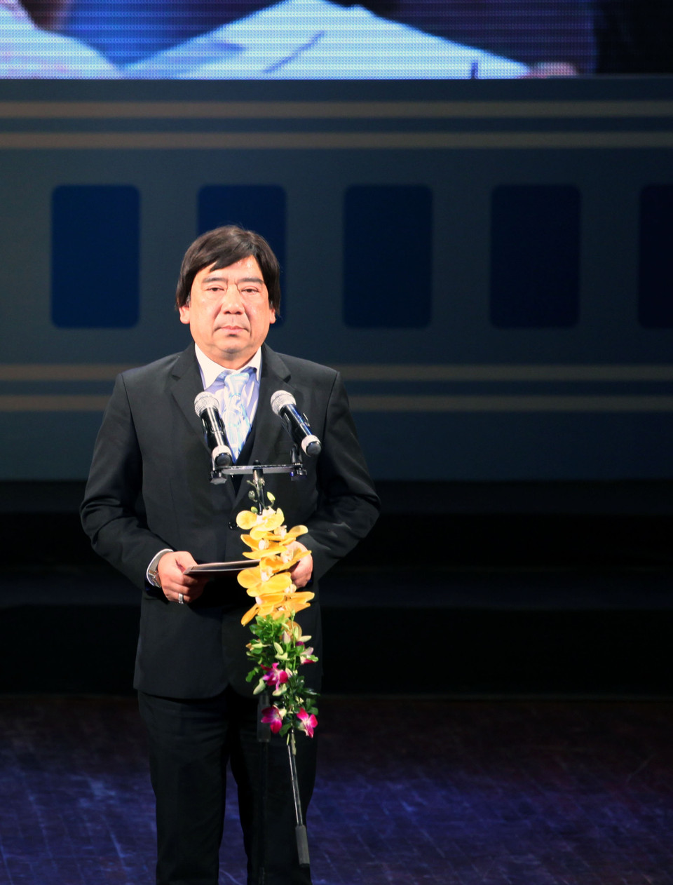 Ông Nguyễn Trường Sơn – Giám đốc Trung tâm Báo chí và Hợp tác truyền thông Quốc tế nhận xét: ‘Ban tổ chức đánh giá cao các tác phẩm đoạt giải bởi đó thực sự là những tinh hoa được đúc kết từ những quá trình lao động nghệ thuật đầy nhiệt huyết, nghiêm túc và sáng tạo, xuất phát từ những rung động của những con tim hướng thiện vì đoàn kết, phát triển chung của cộng đồng ASEAN’. (Ảnh: Doãn Đức/Vietnam+)