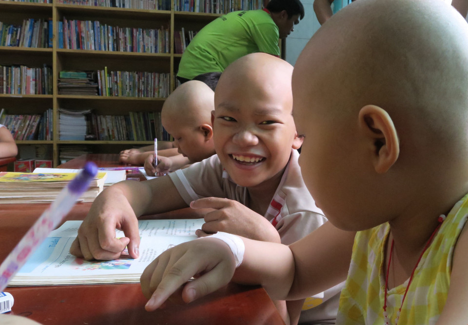 Niềm vui khi đến với “lớp học ung bướu.” (Ảnh: Đinh Hằng/TTXVN)