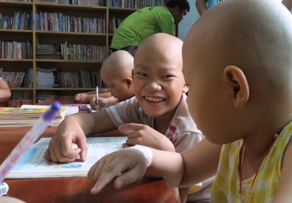 Niềm vui khi đến với “lớp học ung bướu.” (Ảnh: Đinh Hằng/TTXVN)