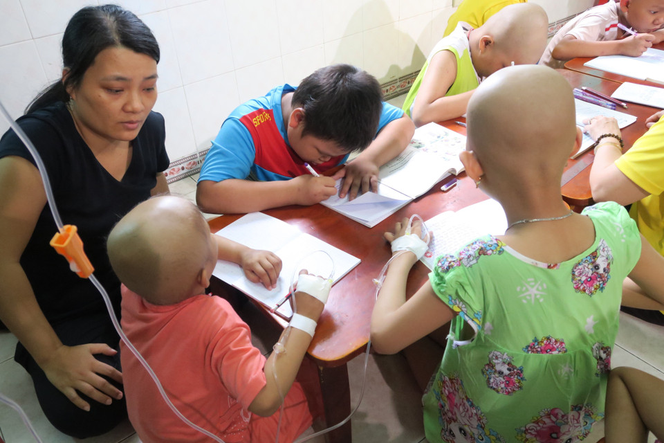 Một góc lớp học của cô giáo Đinh Thị Kim Phấn trong khuôn viên Bệnh viện Ung bướu Thành phố Hồ Chí Minh. (Ảnh: Đinh Hằng/TTXVN)