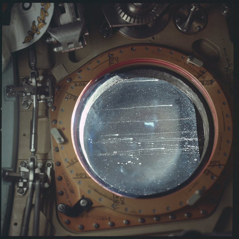 Thiết bị này cho phép phi hành đoàn đi xa hơn từ tàu hạ cánh Lunar Module. Phi hành đoàn có thể kiểm tra bề mặt Mặt Trăng nhờ máy ảnh toàn cảnh, phổ kế tia gamma, một máy đo độ cao bằng laser và nhiều dụng cụ khác. (Nguồn: Sputniknews)