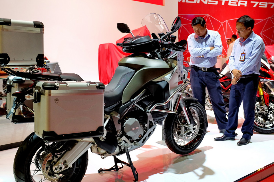 Nhiều sản phẩm mới ra mắt của các thương hiệu xe máy, môtô nổi tiếng được giới thiệu tại Vietnam Motorcycle Show 2017. (Ảnh: Thế Anh/Vietnam+)