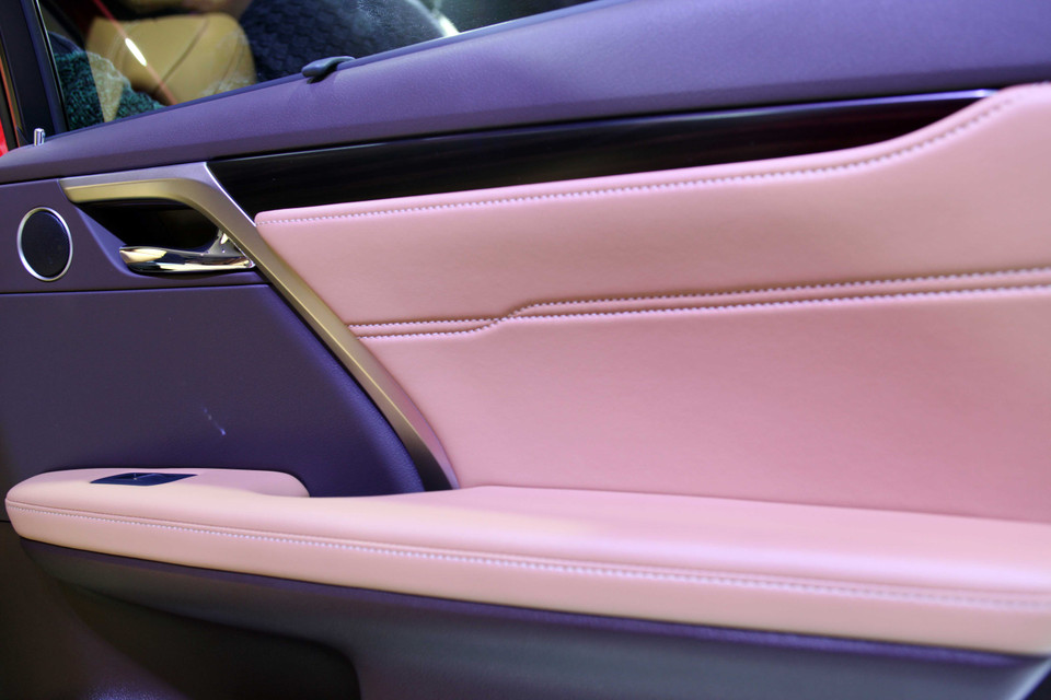 Nội thất của Lexus RX mới là sự hòa quyện giữa chất lượng đẳng cấp, công nghệ vượt trội, cùng triết lý thiết kế lấy người sử dụng làm trung tâm. (Ảnh: Doãn Đức/Vietnam+)